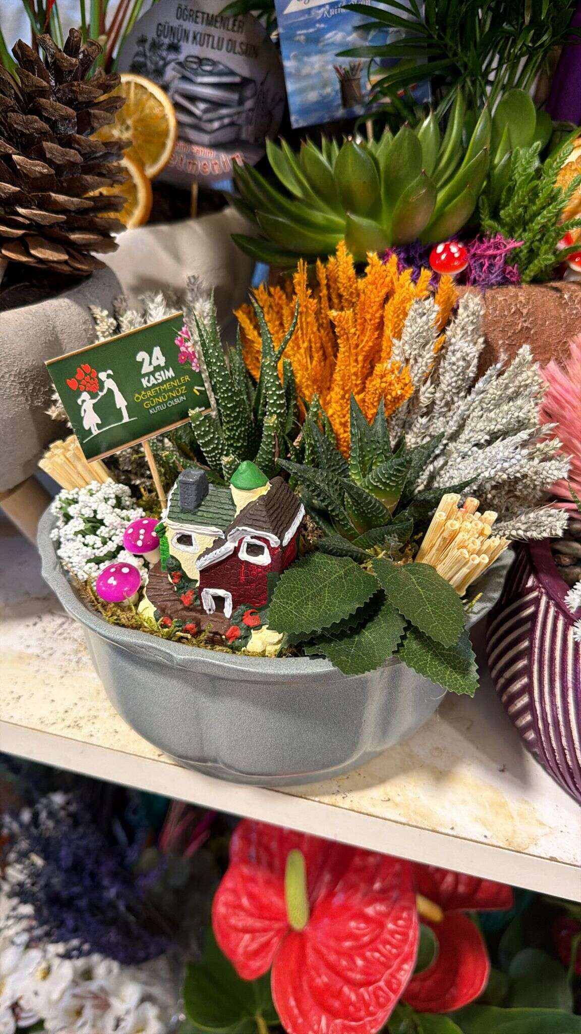 Öğretmenler Günü Öncesi Muğla'da Çiçekçilerde Yoğunluk: Karanfil ve Orkide Zirvede 1